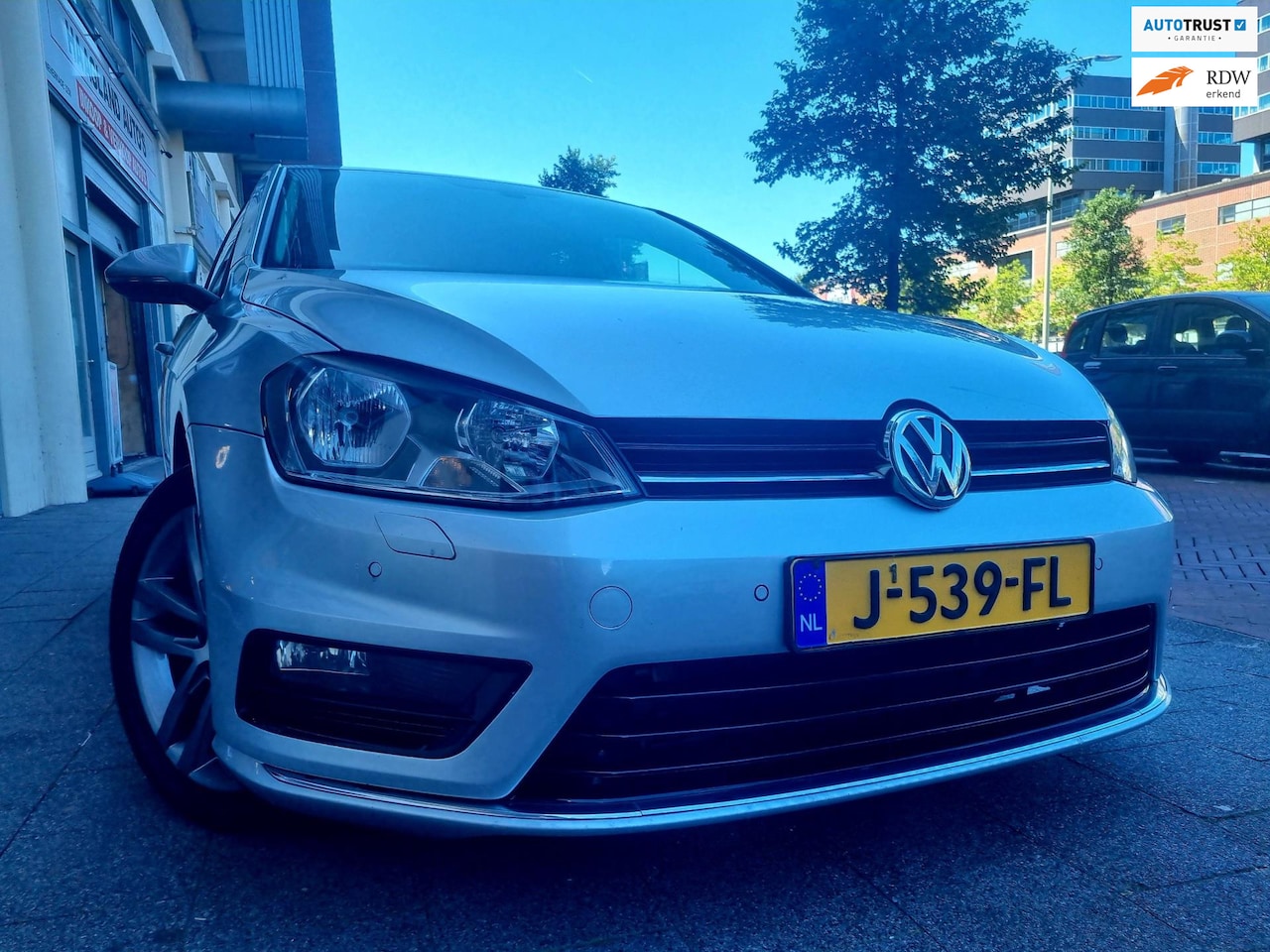 Volkswagen Golf - 1.2 TSI Highline Automaat Carplay ZelfPark Sfeerverlichting - AutoWereld.nl