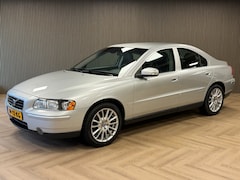 Volvo S60 - 2.4 Kinetic TREKHAAK PDC AIRCO STOELVERWARMING CRUISE LEDER
