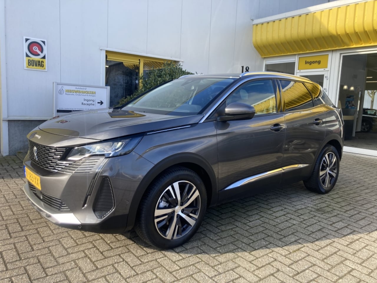 Peugeot 3008 - 1.2 PureT. Automaat Navigatie Nieuw model - AutoWereld.nl
