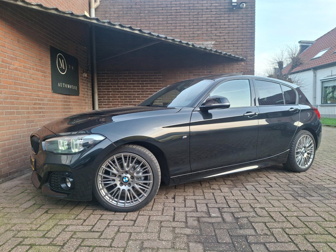 BMW 1-serie - 118i Edition M Sport Shadow Line Panoramadak / Apple Carplay / Stoelverwarming / Cruise Co - AutoWereld.nl