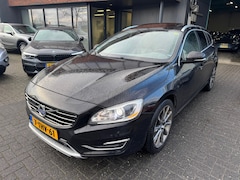 Volvo V60 - 2.4 D6 AWD ACC BLIS SCHUIFDAK LEDER XENON TREKHAAK ORIG NL NAP