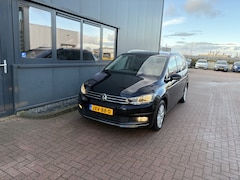 Volkswagen Touran - 1.5 TSi 150pk Highline 7-persoons NAVI/CARPLAY/CLIMA/ADAPT/CRUISE/PDC
