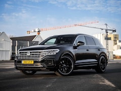 Volkswagen Touareg - 3.0 V6 TDI 286PK R-Line Grijs Kenteken Pano 22'' ABT ACC Matrix Virtual Dynaudio CarPlay S