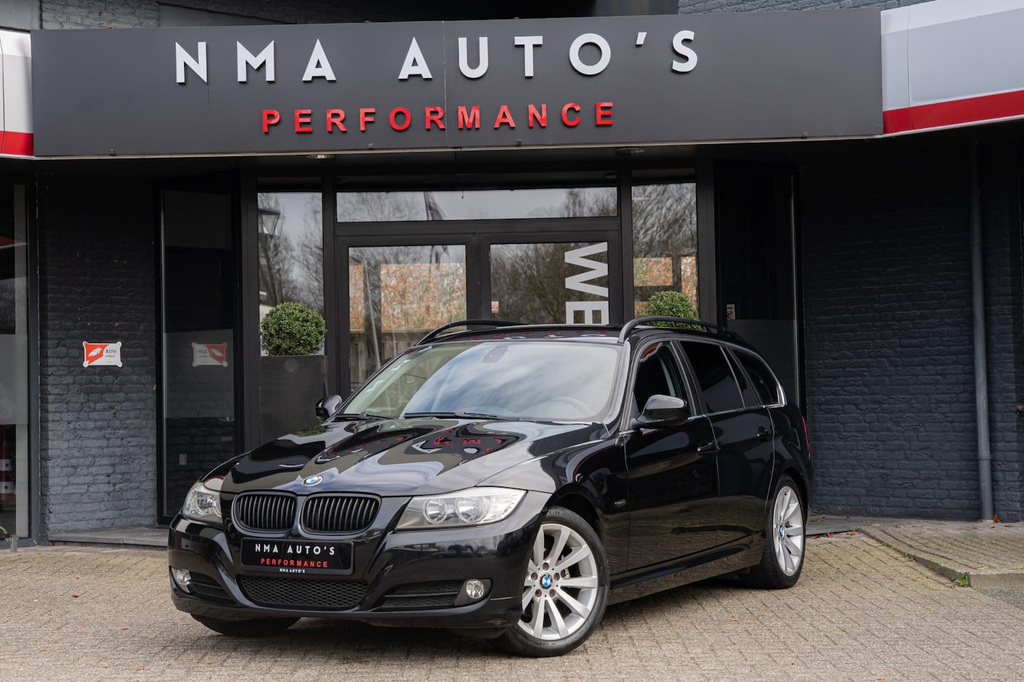 BMW 3-serie Touring - 318i FACELIFT / NAVI / ONDERHOUDEN / AUTOMAAT - AutoWereld.nl