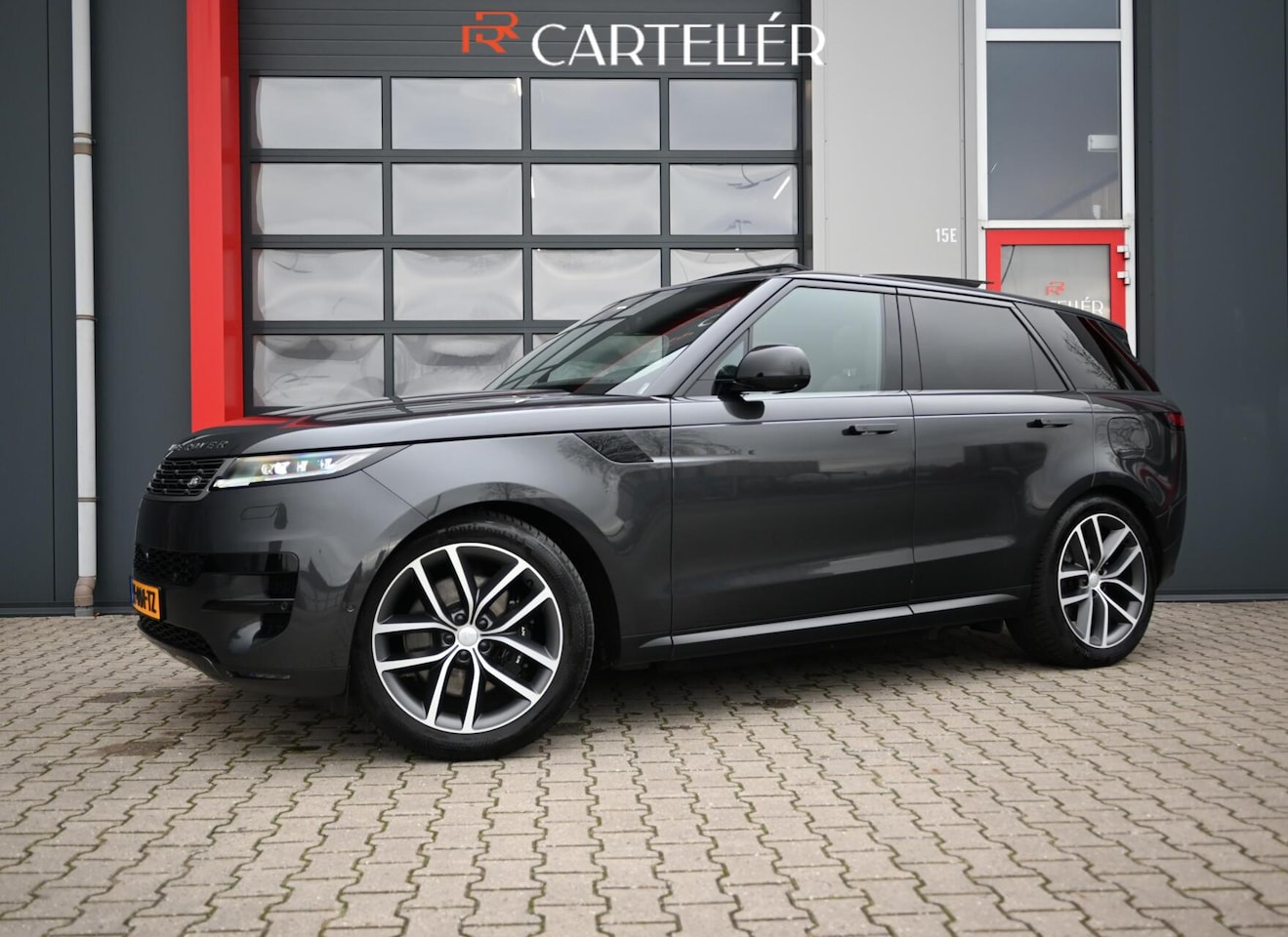 Land Rover Range Rover Sport - 3.0 P460e SE PHEV | PANO | LUCHTVERING | MERIDIAN | AMBIENT | 22” | LONG RANGE | BOMVOL - AutoWereld.nl