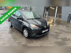 Toyota Aygo - 1.0 VVT-i x-fun Grijs | 129.641 km | 2017