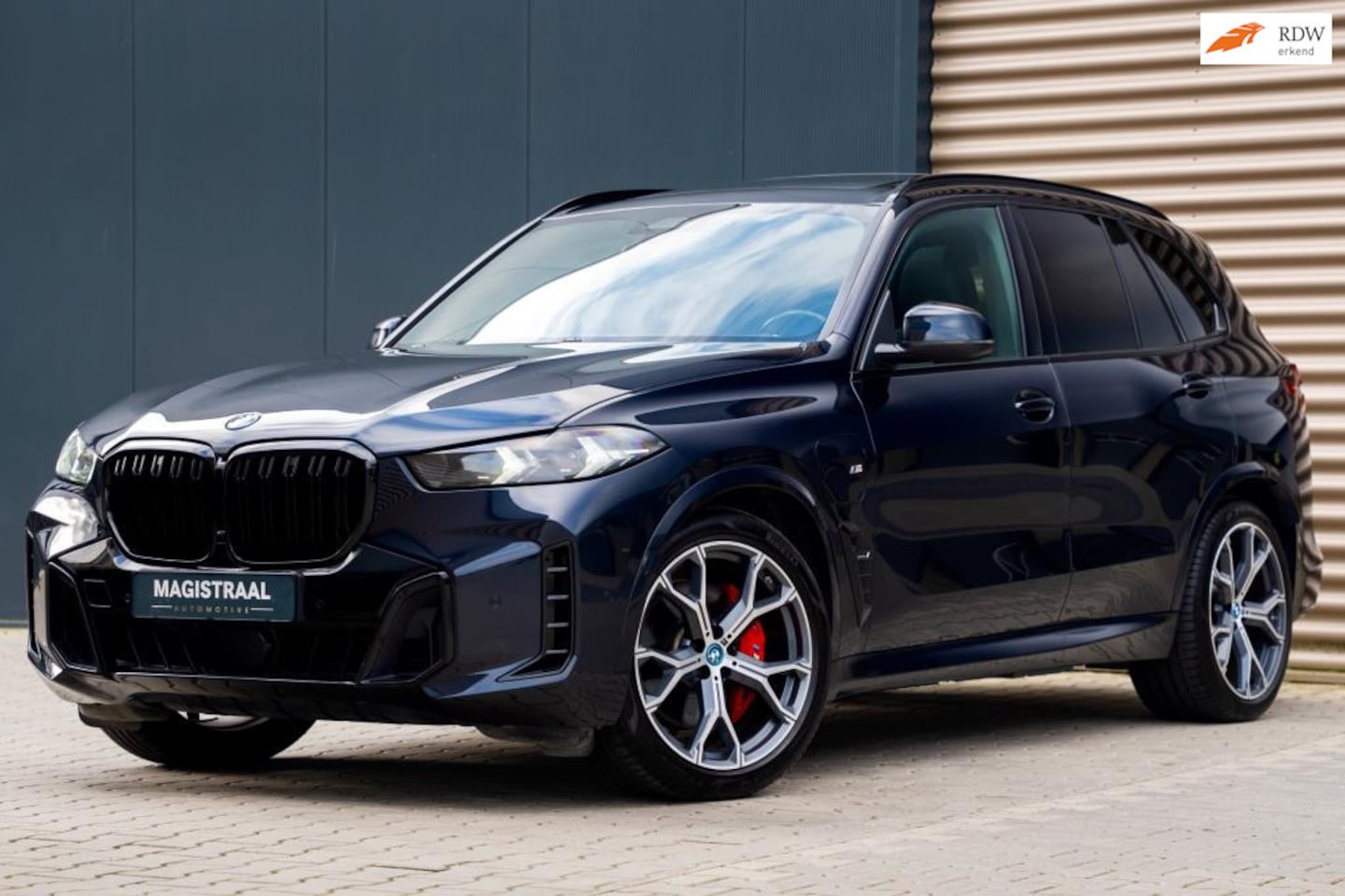 BMW X5 - XDrive50e | M-sport | Pano | 489 pk | Trekhaak | Stoelverwarming | Sfeerverlichting - AutoWereld.nl