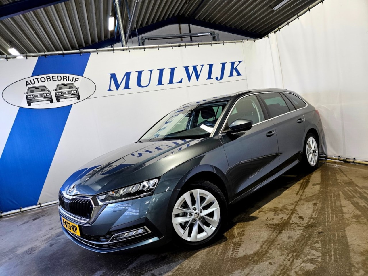 Skoda Octavia Combi - Combi 1.0 TSI Business Edition Plus / Camera / Navi / NL Auto - AutoWereld.nl