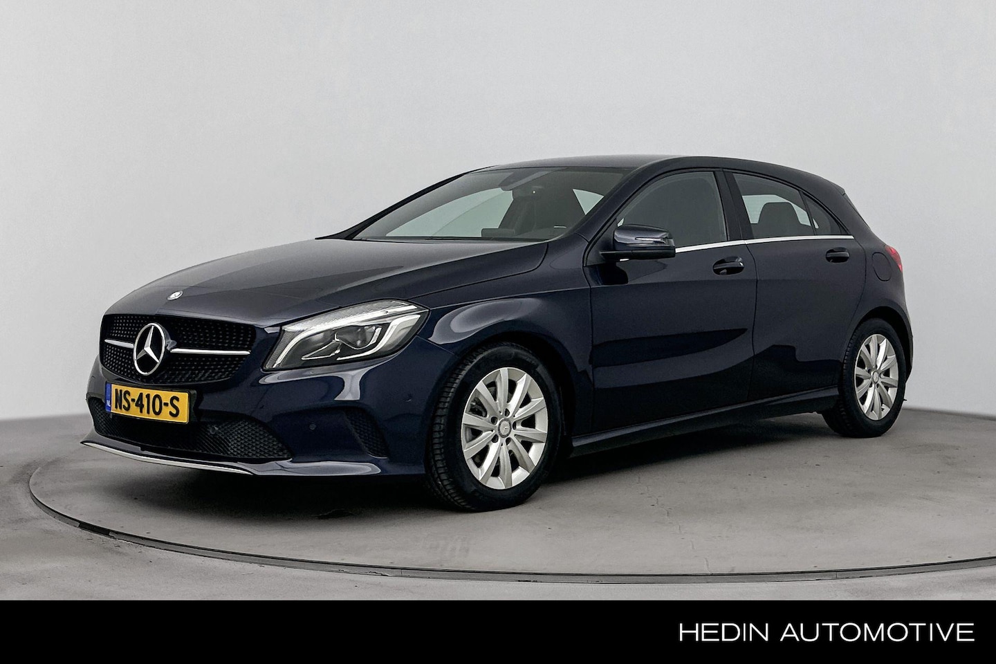 Mercedes-Benz A-klasse - A 180 Automaat Business Solution Style Line | LED | Parkpilot met camera | Stoelverwarming - AutoWereld.nl