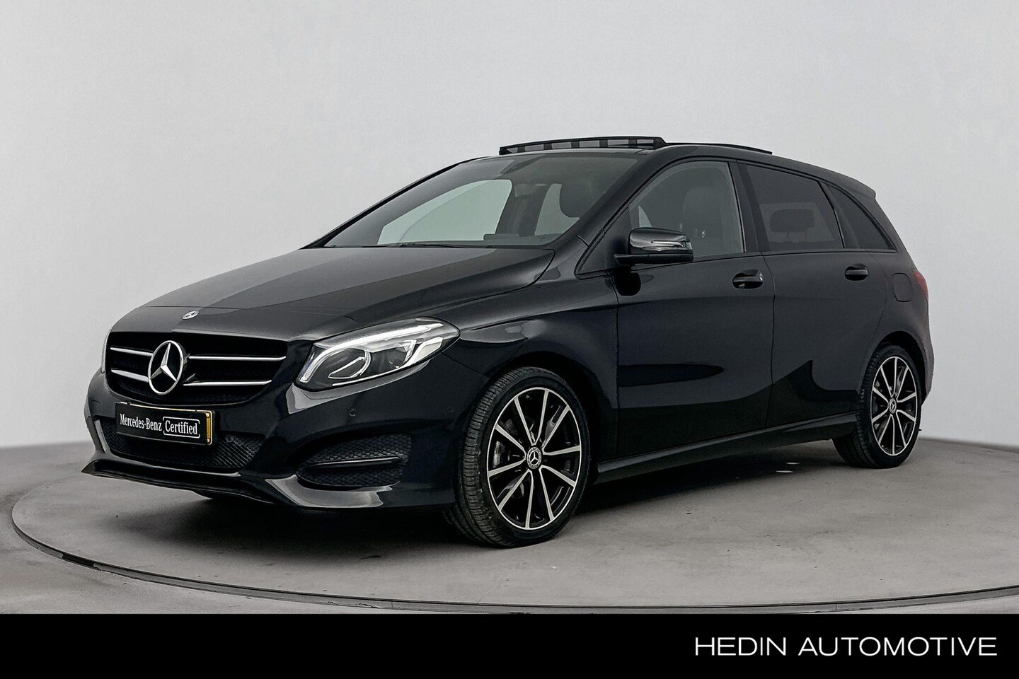 Mercedes-Benz B-klasse - B 180 Automaat Urban Line | Prestige Pakket | Exclusief Pakket | Nightpakket | Panoramadak - AutoWereld.nl