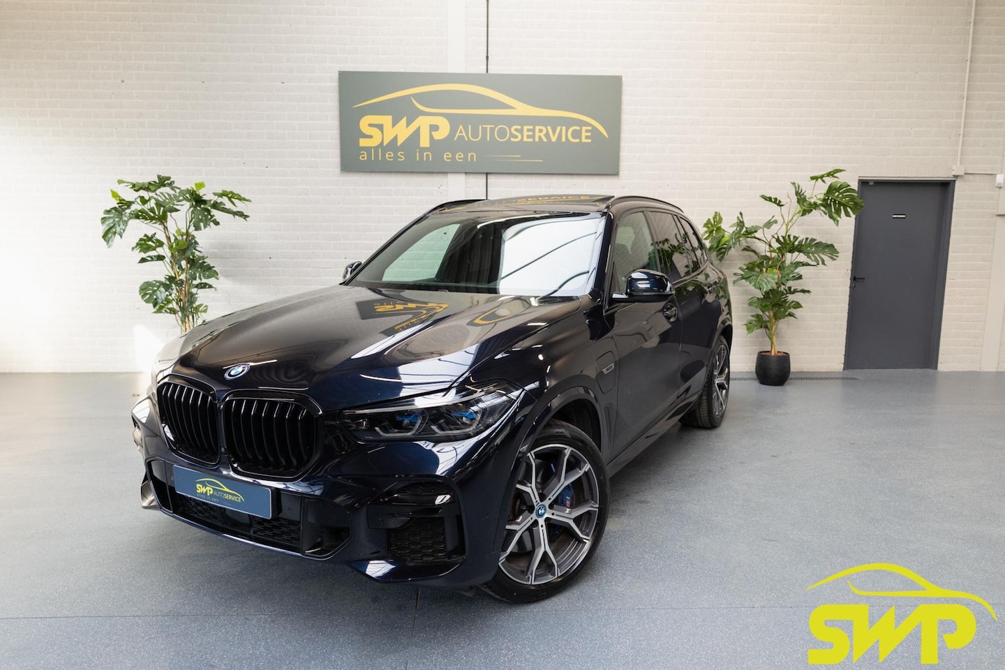 BMW X5 - xDrive45e High Executive | M-performance seats | Pano | HUD | Driving assistant profession - AutoWereld.nl