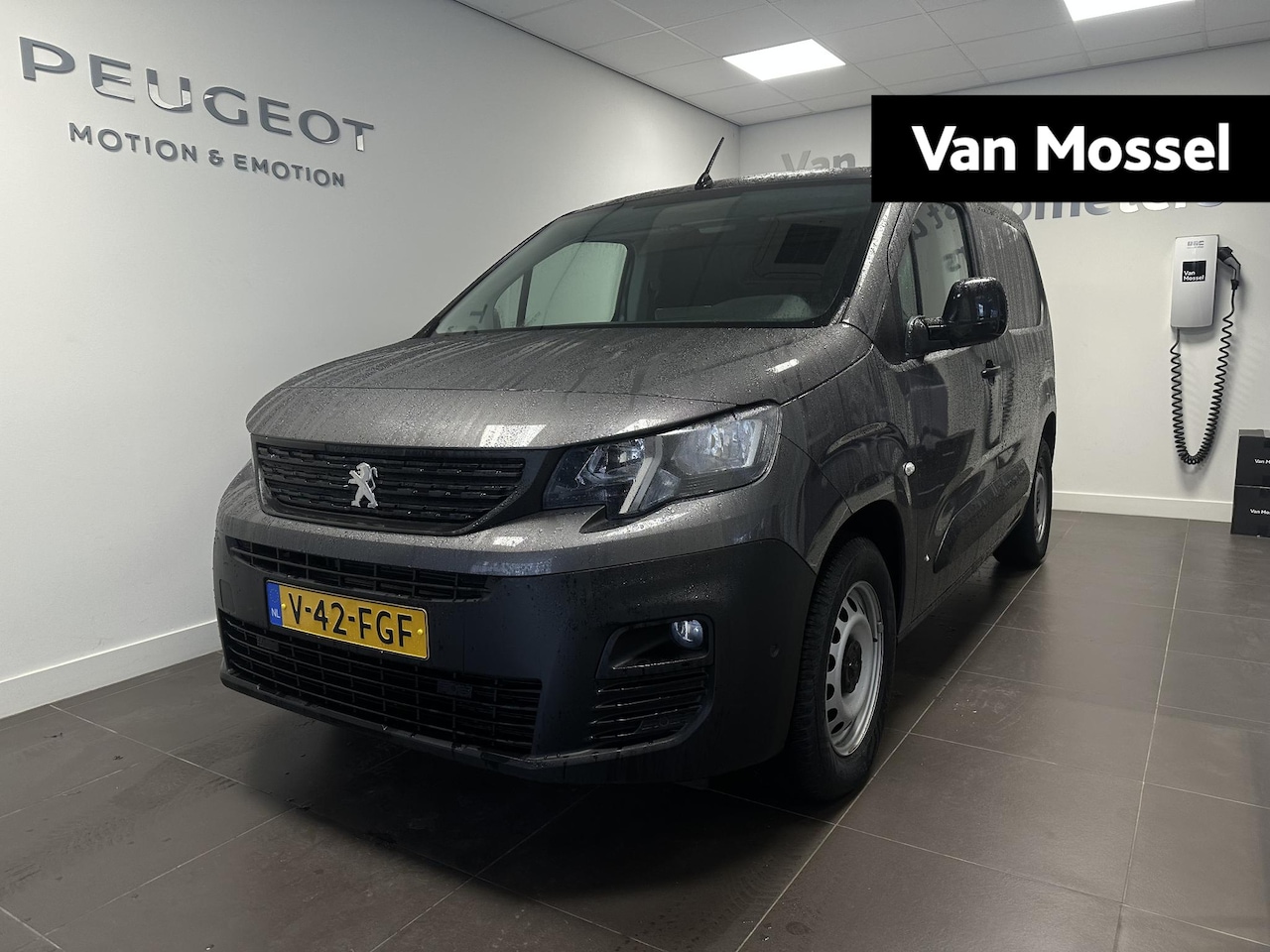 Peugeot e-Partner - 136 L1 50 kWh Camera | Parkeersensoren | Airco | Cruise Control | Houten vloer in laadruim - AutoWereld.nl