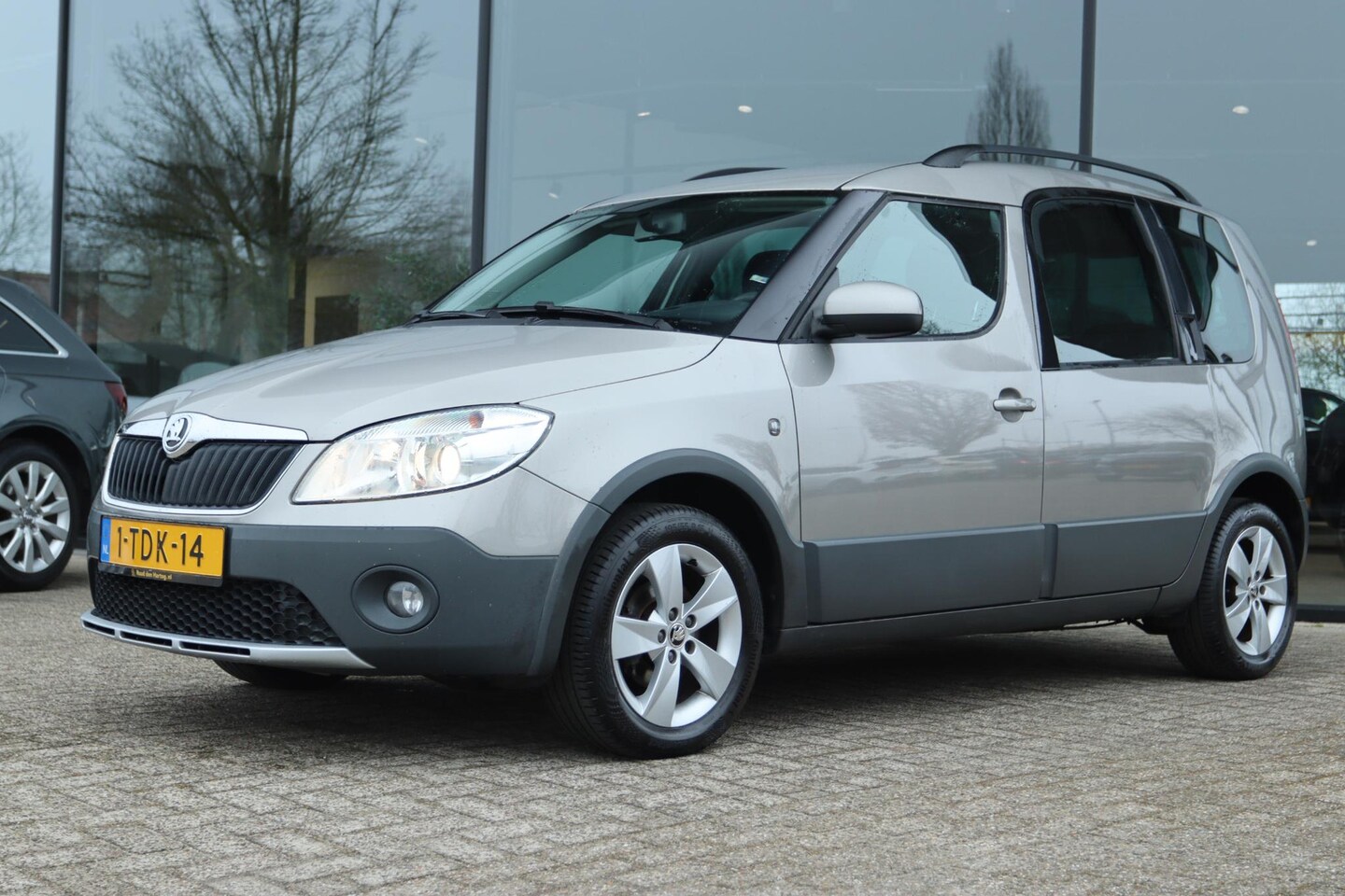 Skoda Roomster - 1.2 TSI FRESH | CRUISE | TREKHAAK | PDC | LMV | CLIMATE - AutoWereld.nl