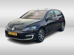 Volkswagen e-Golf - e-Golf / Camera / Virtual Cockpit / CarPlay / Keyless / Navigatie / 17'' / Stoelverwarming