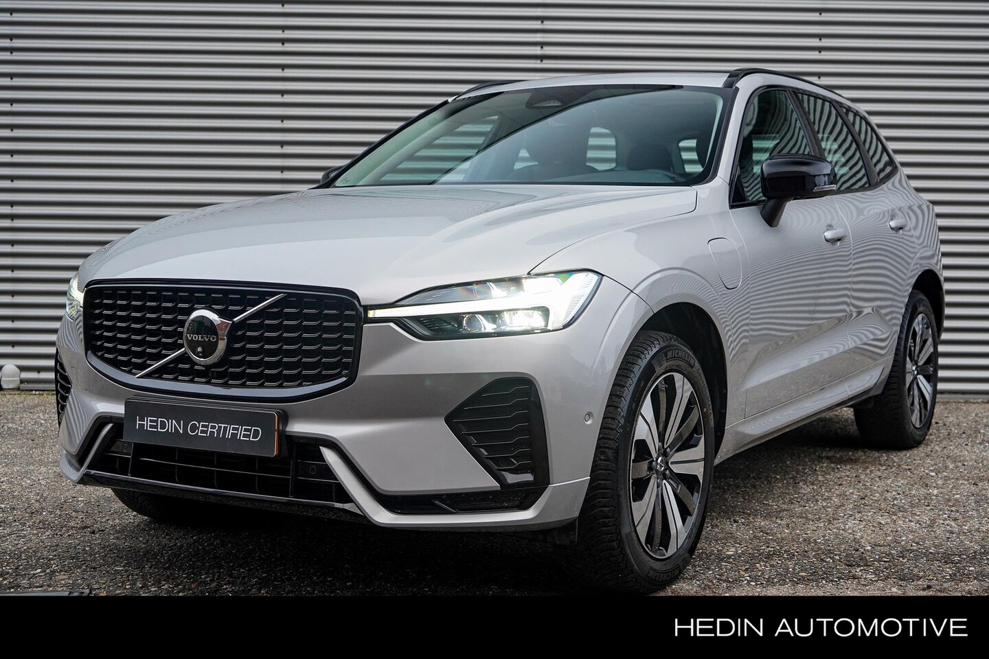Volvo XC60 - T6 Plug-in hybrid AWD Plus Dark | Panorama dak | Trekhaak | Adaptive Cruise | BLIS | 360 C - AutoWereld.nl