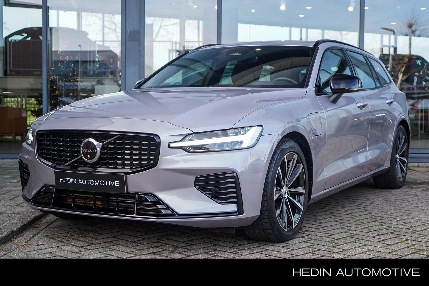 Volvo V60 - 2.0 T6 Plug-in hybrid AWD Plus Dark | 2.000 kg trekgewicht | Trekhaak elektrisch | Stoel & - AutoWereld.nl