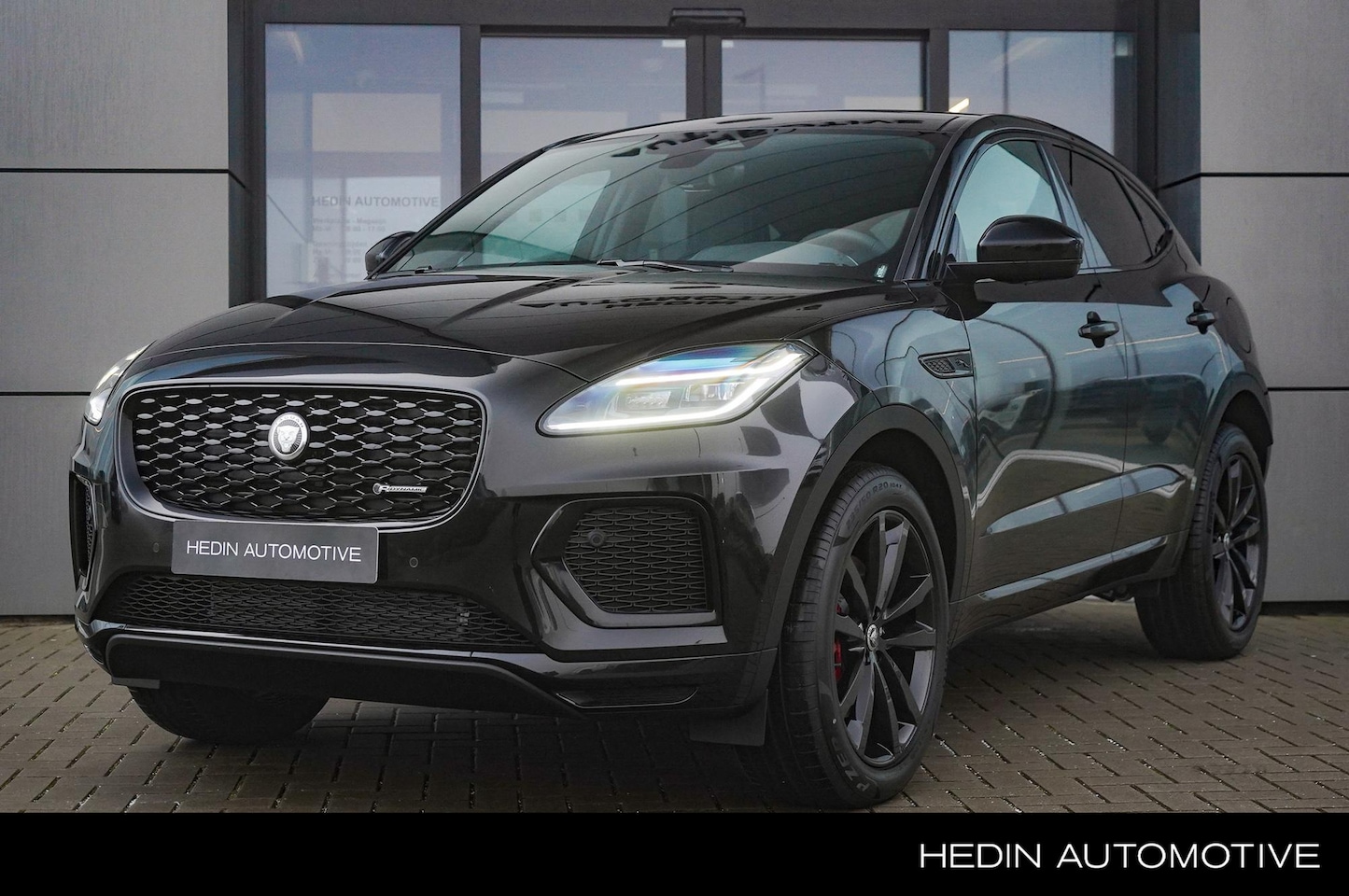 Jaguar E-Pace - P270e AWD R-Dynamic SE | 20" Gloss Black | Panoramadak | 5 jaar garantie - AutoWereld.nl