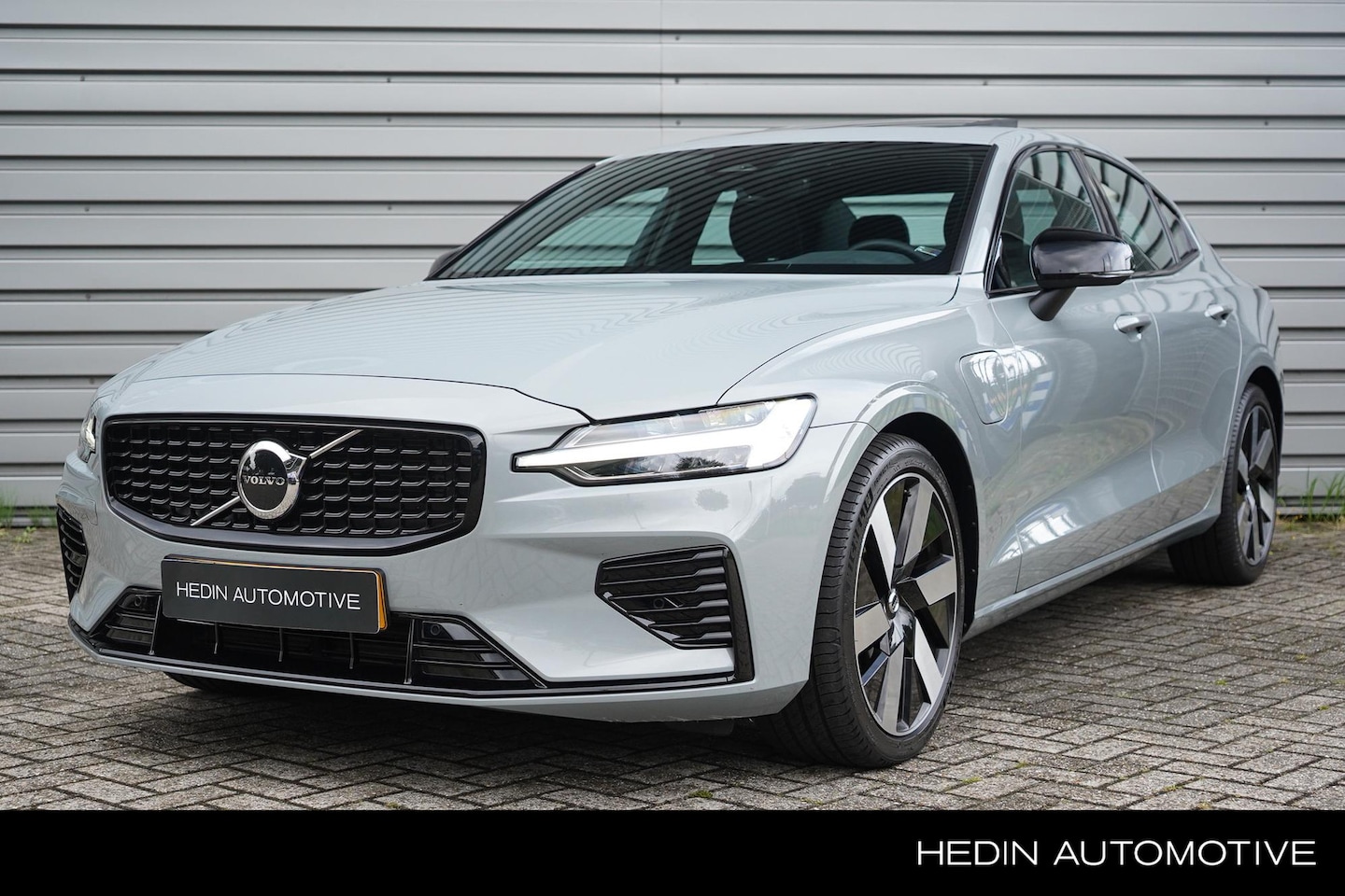 Volvo S60 - 2.0 Recharge T6 AWD Plus Dark Harman Kardon | Panorama Dak | Sportstoelen | 19"LM Velgen | - AutoWereld.nl