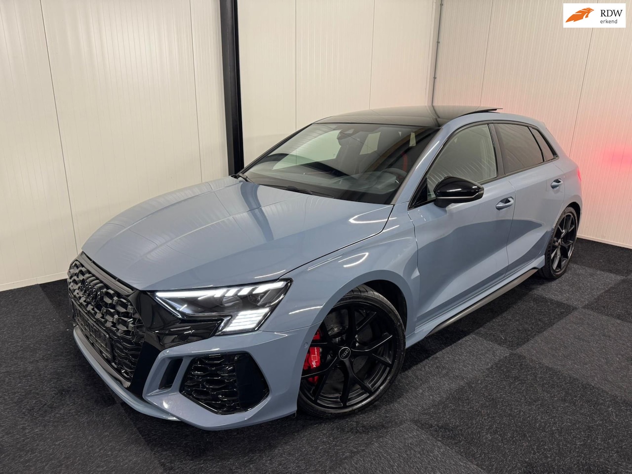 Audi RS3 - 2.5 TFSI QUATTRO 2024 EXBPM!! KERAMISCH/MASSAGE/KEMORA/HUD/PANO/MEMORY - AutoWereld.nl