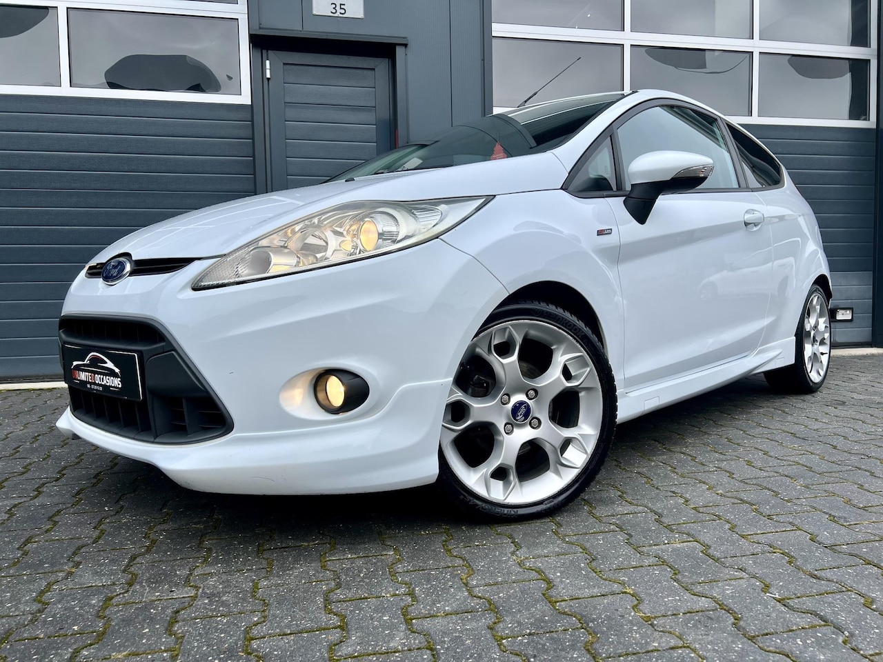 Ford Fiesta - 1.6 INDIVIDUAL *LEER*ECC*ST-LINE*17”LMV*APK 2 JAAR - AutoWereld.nl
