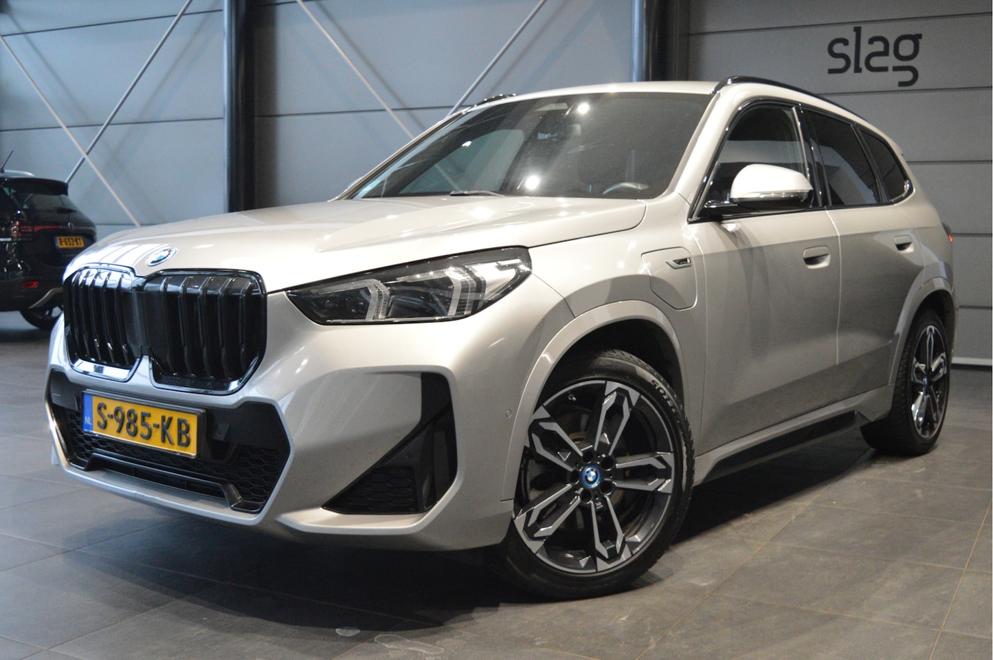 BMW X1 - xDrive30e M-SPORT keyless navi cruise camera 19 inch !! - AutoWereld.nl