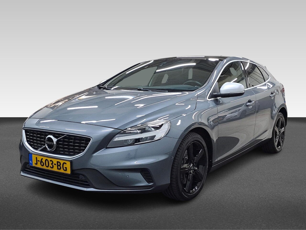 Volvo V40 - 1.5 T3 152PK AUTOMAAT POLAR+ R-DESIGN NAVI LED PDC CAMERA PANODAK NAP - AutoWereld.nl