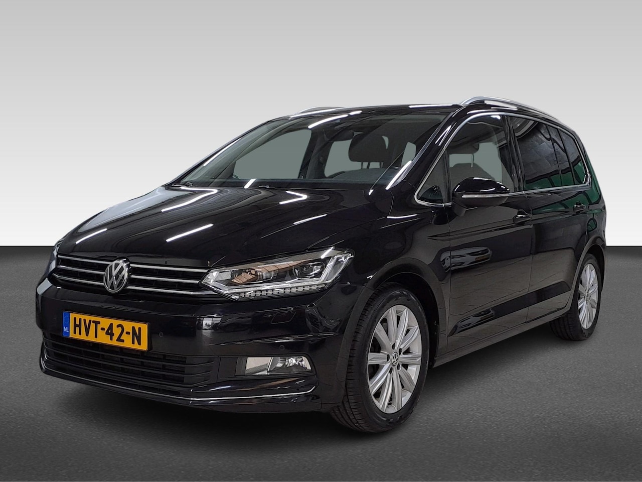 Volkswagen Touran - 1.4 TSI 150PK DSG-7 HIGHLINE 7ZITS NAVI LED TEL PDC - AutoWereld.nl