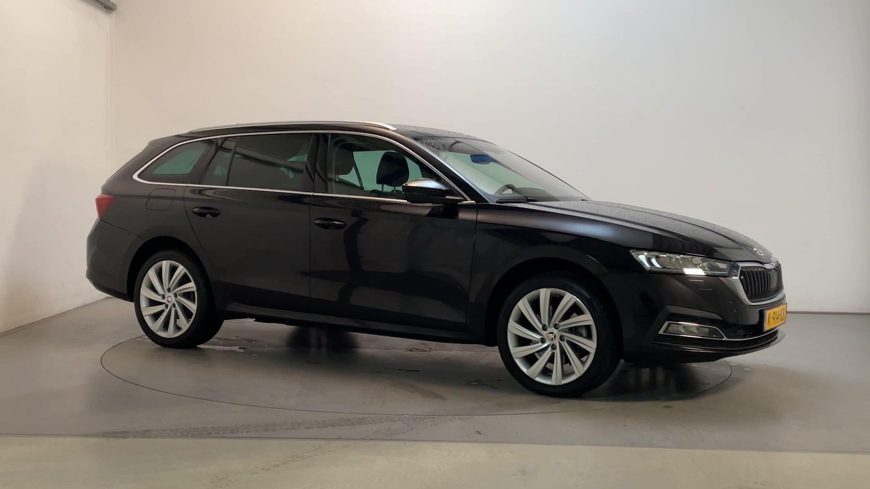 Skoda Octavia Combi - 1.4 TSI iV PHEV Business Edition Plus Stoelverwarming Adaptive Cruise Virtual Cockpit - AutoWereld.nl