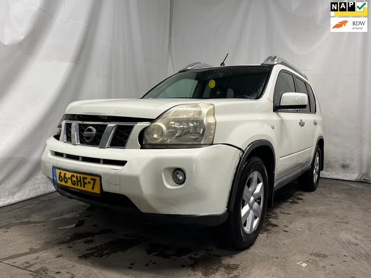 Nissan X-Trail - 2.0 dCi LE 4WD - Front / Rechter Zij Schade - AutoWereld.nl