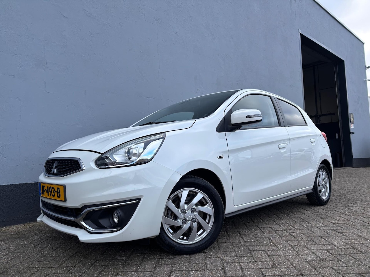 Mitsubishi Space Star - 1.0 Intense+ 5-Deurs - Climate - LMV - AutoWereld.nl