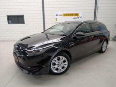 Kia Cee'd Sportswagon - Ceed 1.5 T-GDi DynamicPlusLine Automaat | Trekhaak | Keyless | Stoel + Stuurverwarming