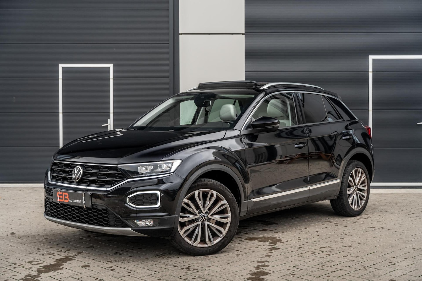 Volkswagen T-Roc - 1.5 TSI Sport Leder|Camera|Carplay|Pano|VOL - AutoWereld.nl