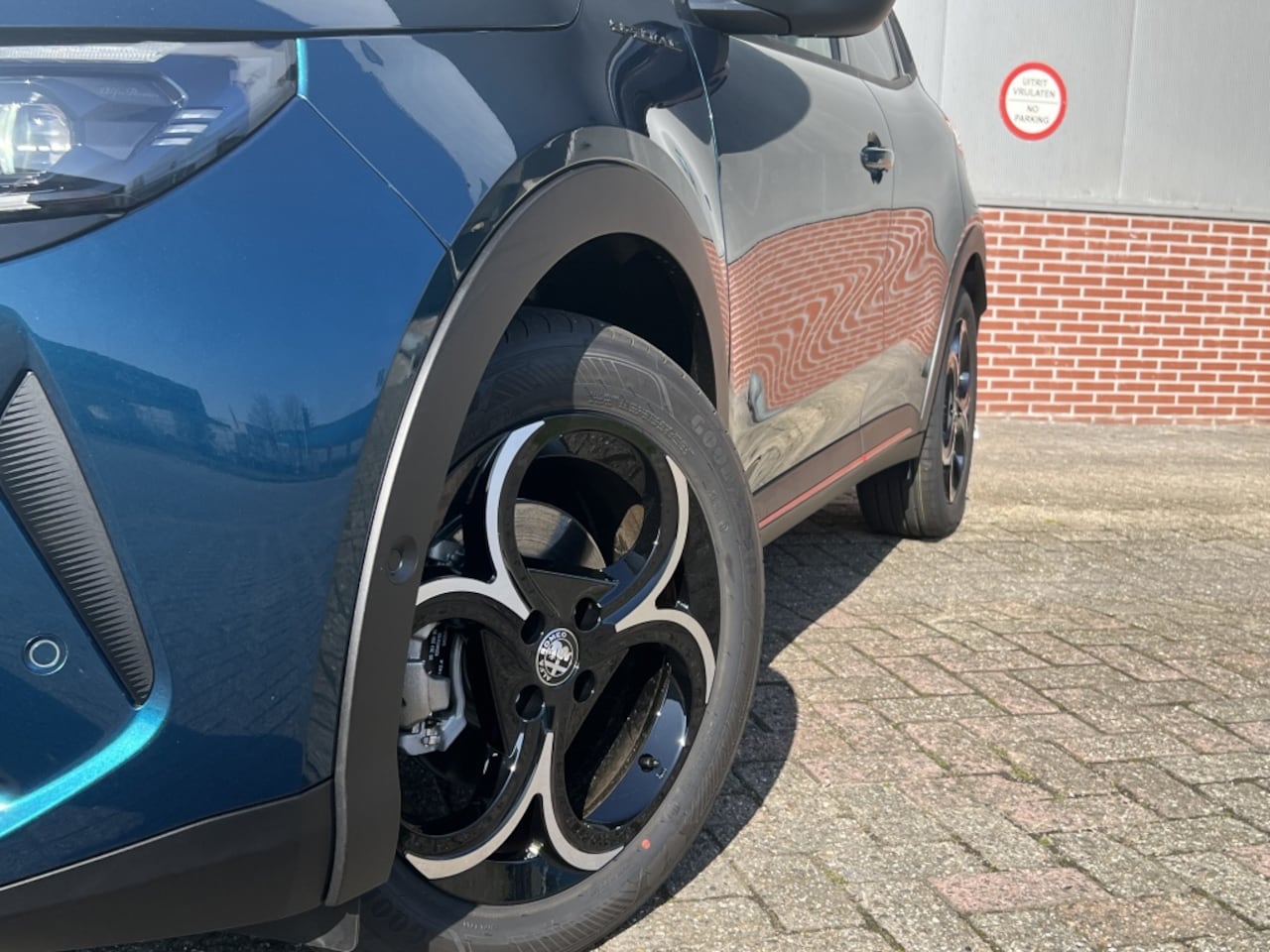 Alfa Romeo Junior - 1.2 Turbo 136 PK Ibrida Speciale | Techno | Camera | 18" - AutoWereld.nl