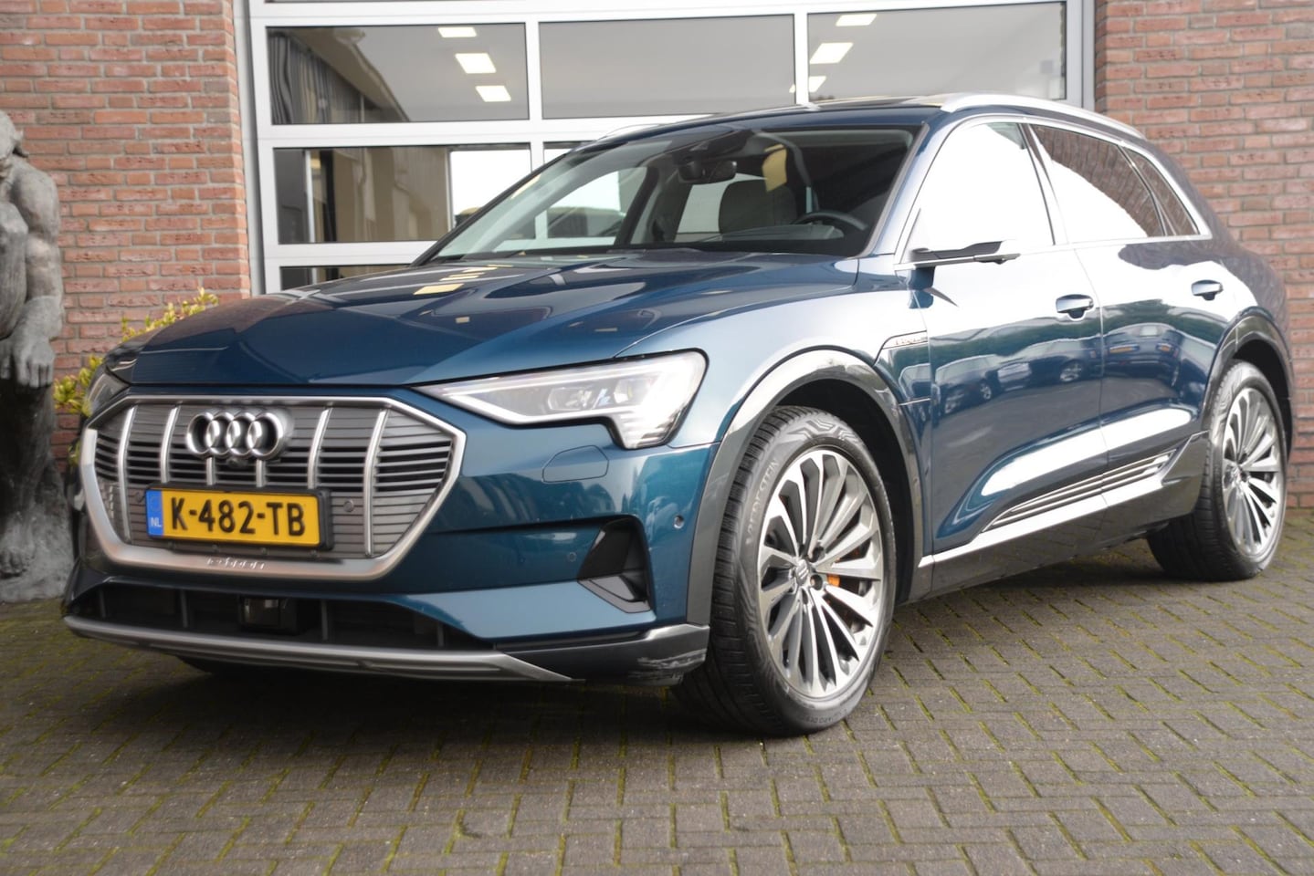 Audi e-tron - E-tron 55 quattro advanced Pro Line Plus 95 kWh | Pano | Luchtvering | Matrix | Trekhaak | - AutoWereld.nl