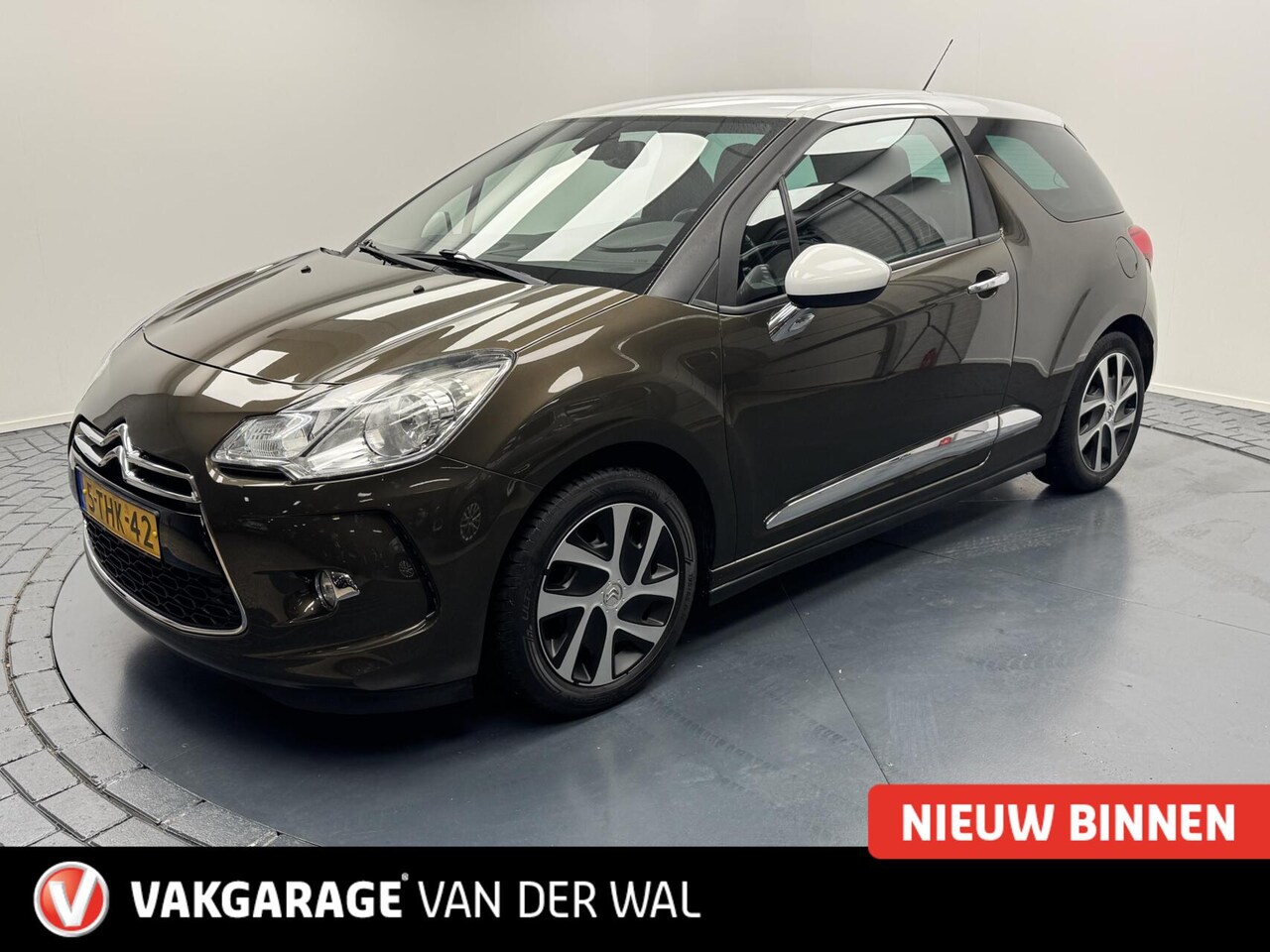 Citroën DS3 - 1.2 VTi So Chic Navigatie-Cr.contr-Clima-Trekhaak-Parkeersensoren - AutoWereld.nl