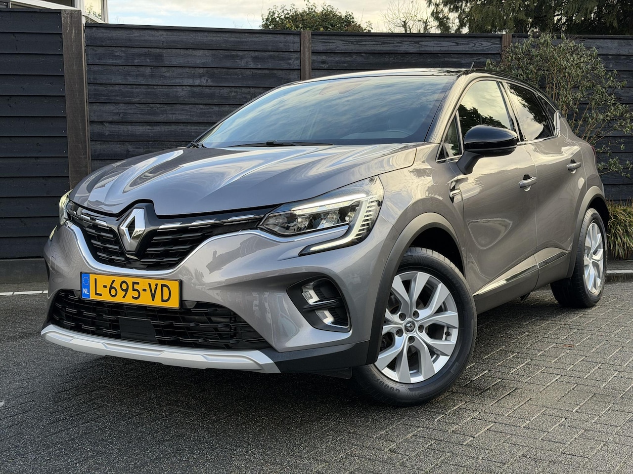 Renault Captur - Intens 1.0 TCe 100PK Navigatie, Parkeersensoren, Keyless, Climate Control, Cruise Control - AutoWereld.nl