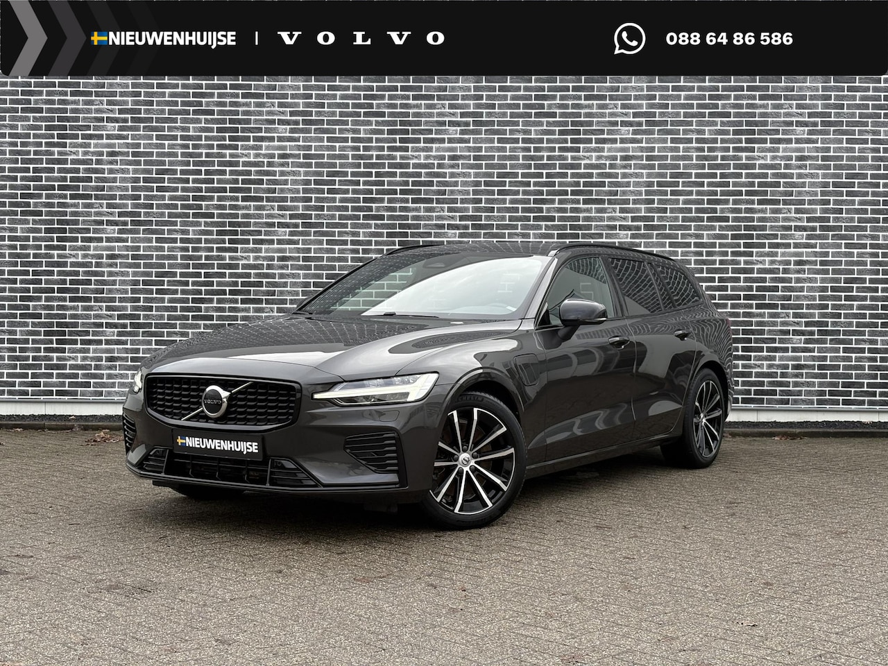 Volvo V60 - 2.0 T6 Plug-in hybrid AWD Plus Dark | Cruise Control | Trekhaak | Sportstoelen | Parkeerse - AutoWereld.nl
