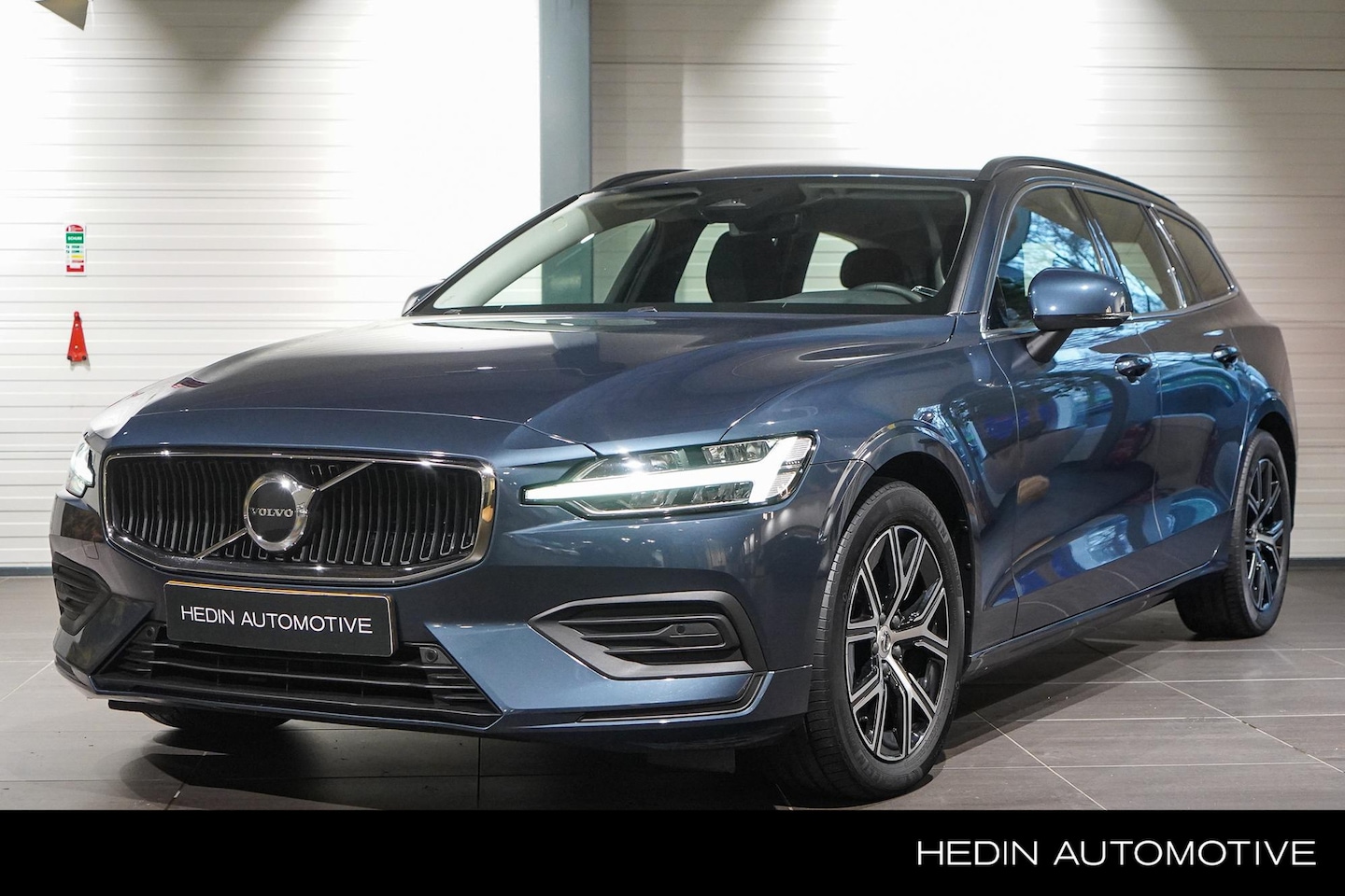 Volvo V60 - 2.0 B3 Core | Lederen bekleding | Stoel en stuurverwarming | Adaptieve Cruise Control | Pa - AutoWereld.nl