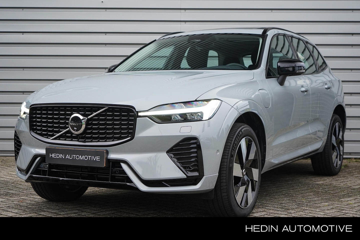 Volvo XC60 - T6 Plug-in hybrid AWD Ultra Dark | 2250 kg Trekgewicht | Pano. dak | Luchtvering | 360 Cam - AutoWereld.nl