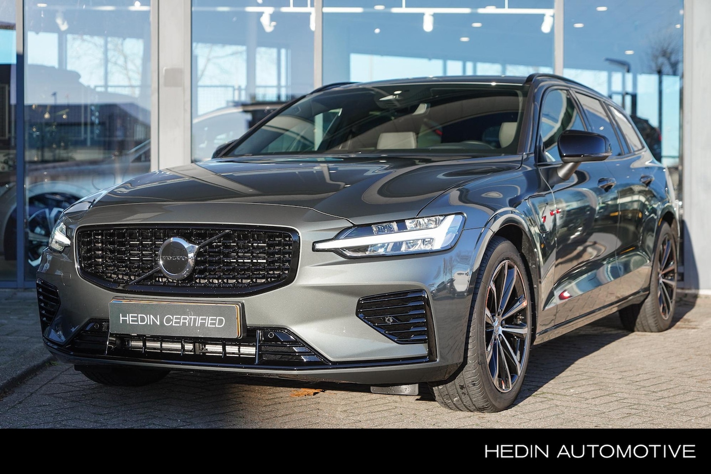 Volvo V60 - 2.0 T8 Plug-in hybrid AWD Plus Dark | Performance Edition 455 PK | Company Car | Long Rang - AutoWereld.nl