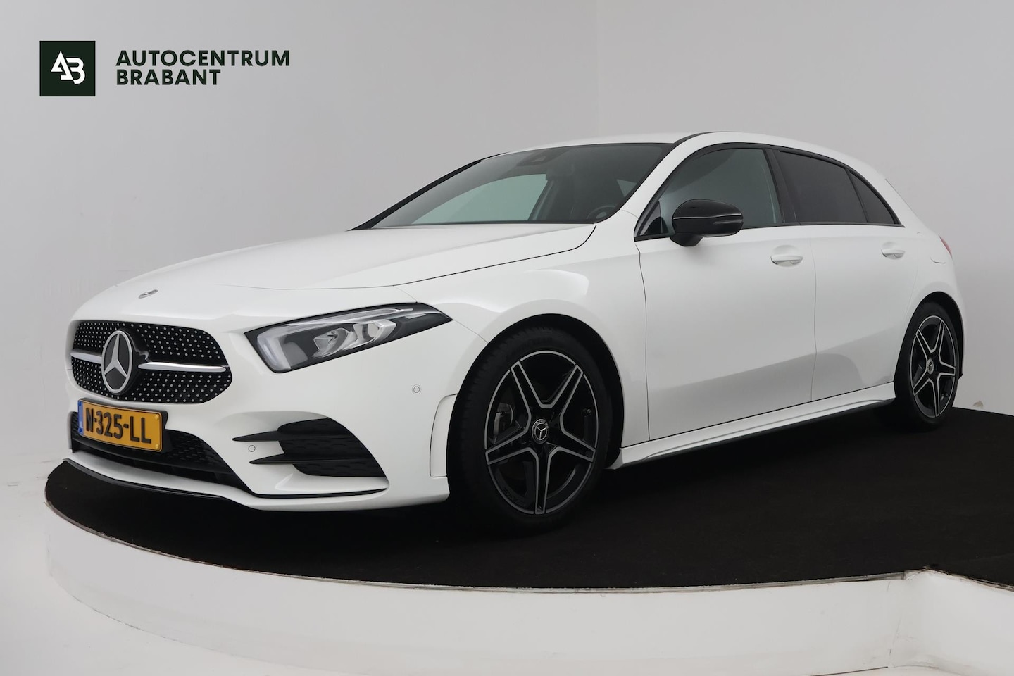 Mercedes-Benz A-klasse - 180 Business Solution AMG (SFEERVERLICHTING, ACHTERUITRIJCAMERA, STOELVERWARMING, NAVIGATI - AutoWereld.nl