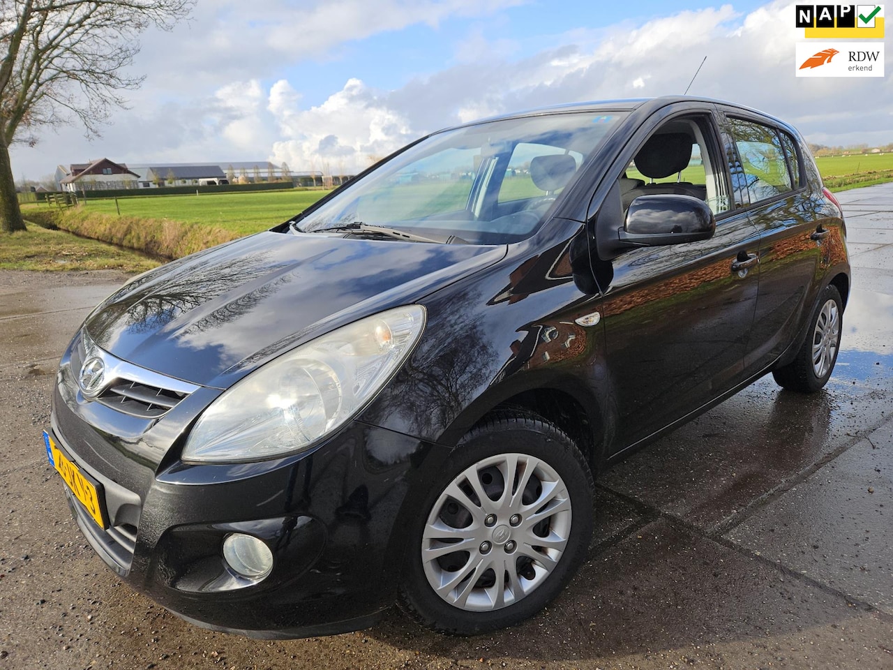 Hyundai i20 - 1.4i DynamicVersion/ automaat/ airco/ 126.000 km ( NAP) - AutoWereld.nl