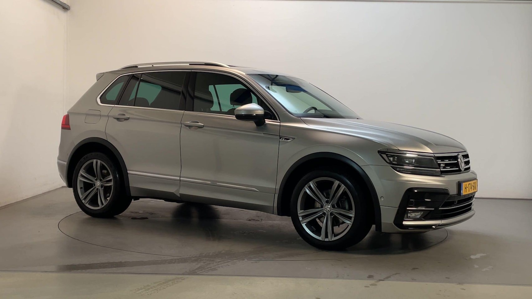 Volkswagen Tiguan - 1.5 TSI 150pk DSG ACT Highline Business R R-Line Panoramadak Camera Stoelverwarming DAB+ - AutoWereld.nl