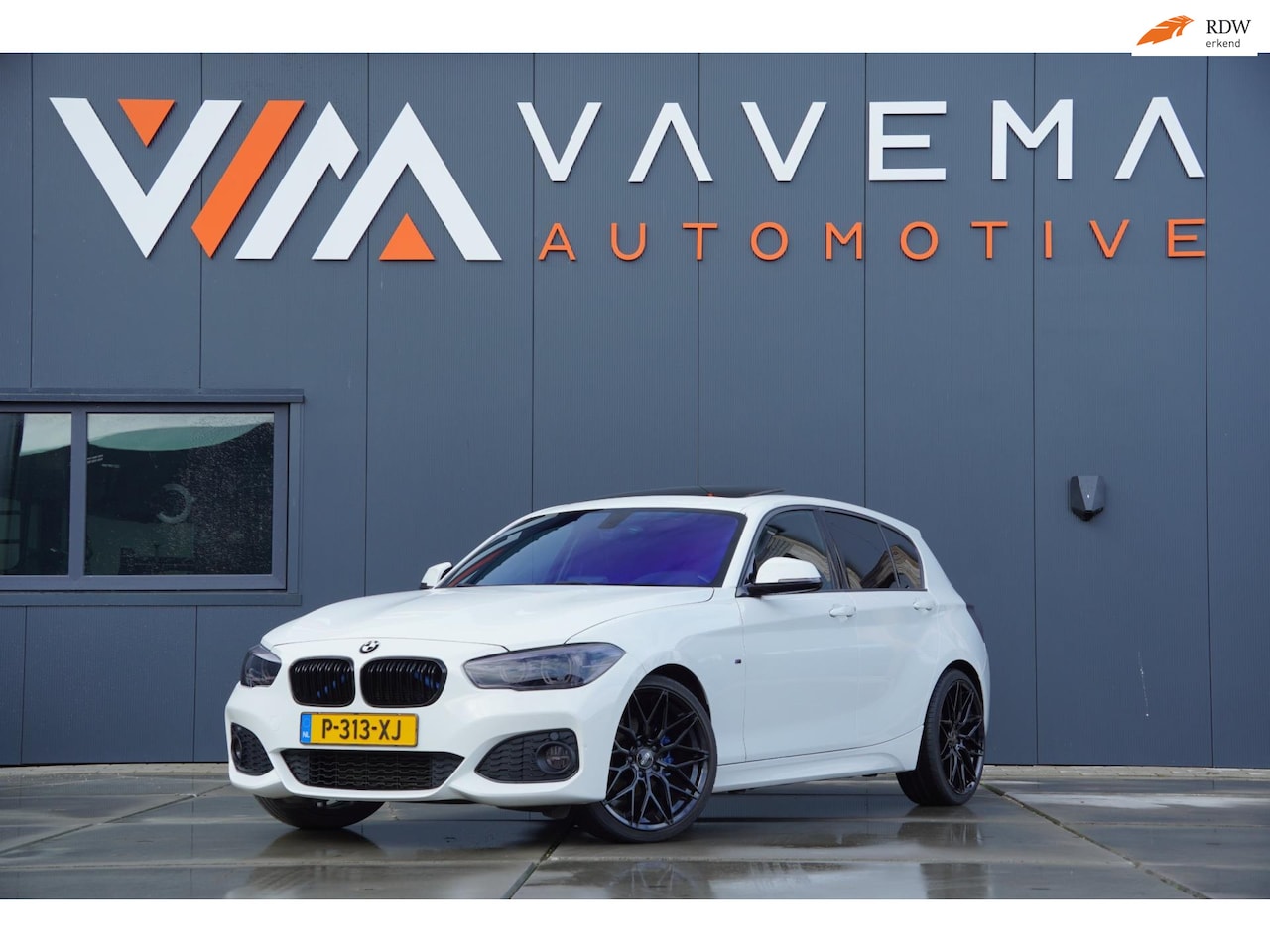 BMW 1-serie - 118i M Sport pakket M performance 2015 Stoelverwarming Maxton 19 inch bluetooth Cruise con - AutoWereld.nl