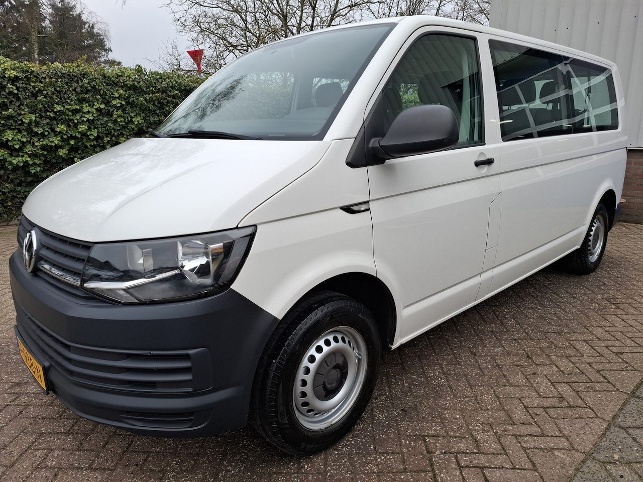 Volkswagen Transporter Kombi - 2.0 TSI L2H1 25750.- INCL BTW 9-PERSOONS BENZINE 150PK - AutoWereld.nl