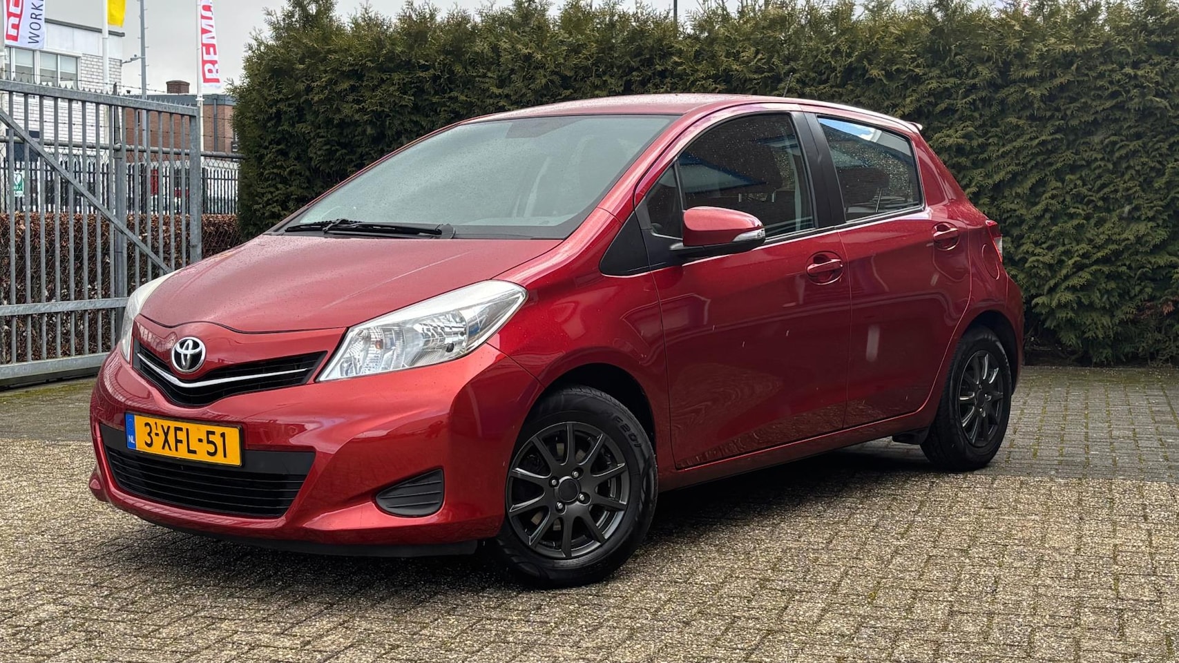 Toyota Yaris - 1.0 VVT-i Now 1.0 VVT-i Now, Nap, Airco, Apk, Trekhaak, 5-Drs, Elek pkt - AutoWereld.nl