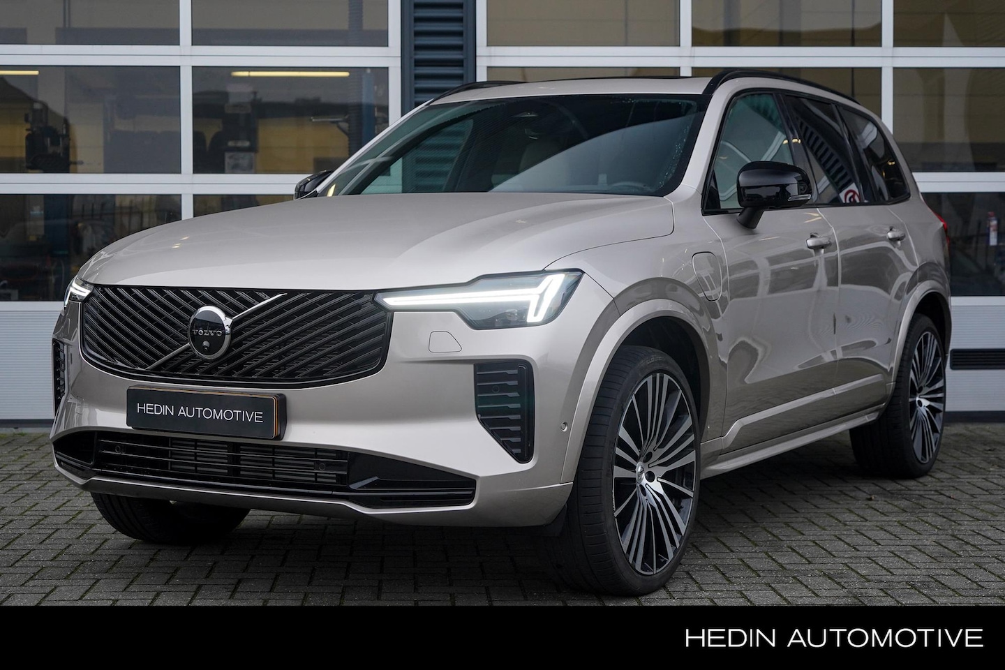 Volvo XC90 - 2.0 T8 Plug-in hybrid AWD Ultra Dark Luchtvering | 360 Camera | Panorama dak | Getint glas - AutoWereld.nl