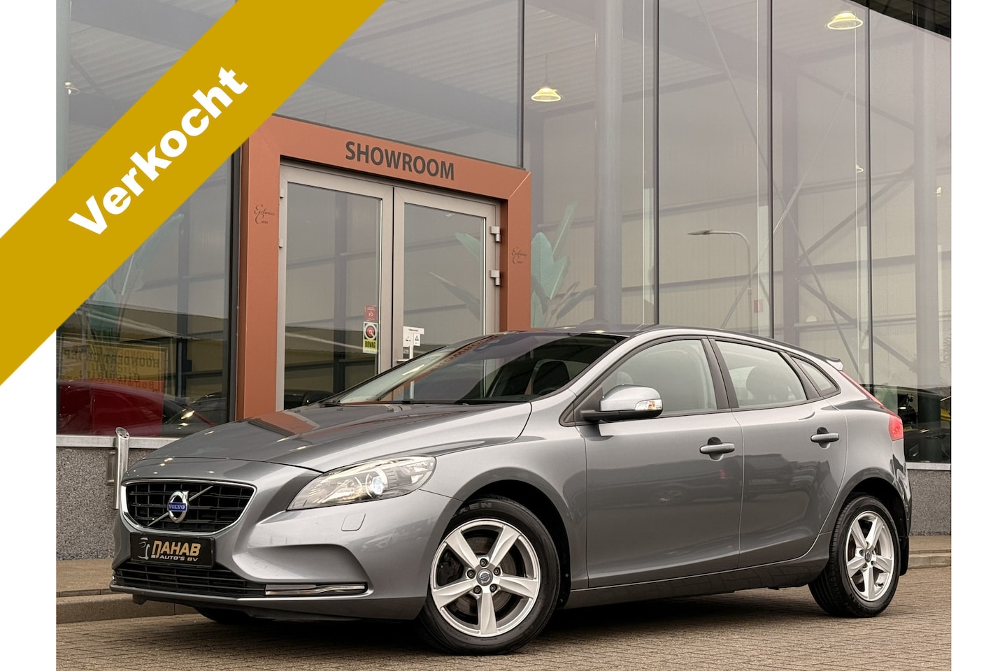 Volvo V40 - 1.5 T3 Kinetic | Navi | Cruise | Stoelverwarming | Bluetooth | Parkeersensoren | Voorruitv - AutoWereld.nl