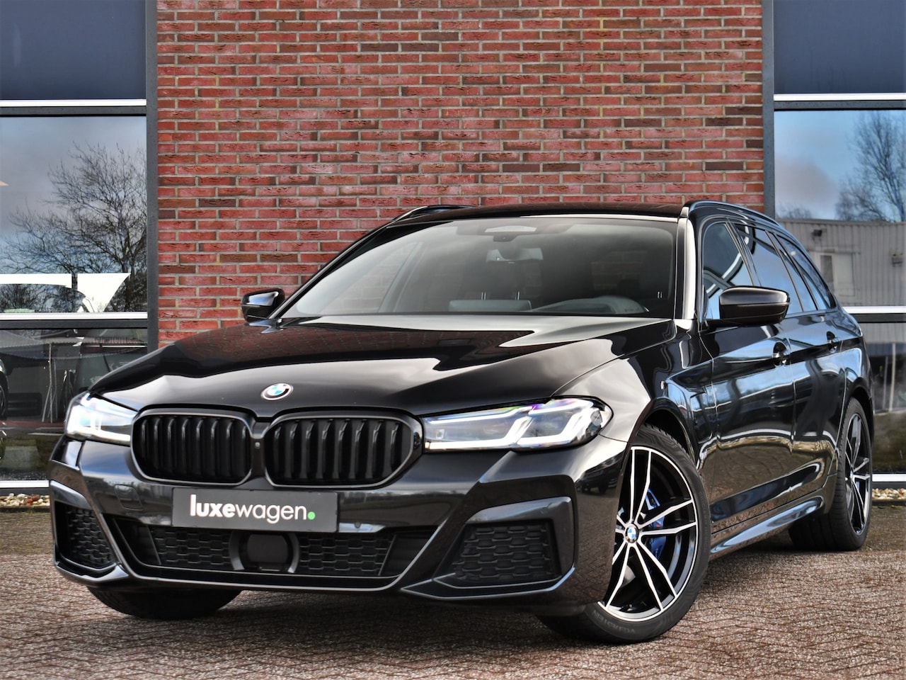 BMW 5-serie Touring - 530e 292pk M-Sport Pano ACC 360 HUD Laser 4wielbest Comf-stoel - AutoWereld.nl