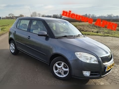 Skoda Fabia - 1.4-16V Sport Nieuwe APK, en zeer weinig KM